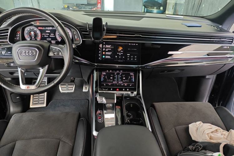 Used Audi Q8 2021 55 TFSI Prestige Dynamic Edition Center Console