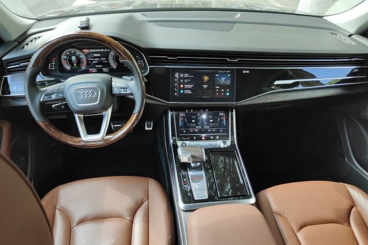 Used Audi Q8 2021 55 TFSI Luxury Dynamic Edition Center Console