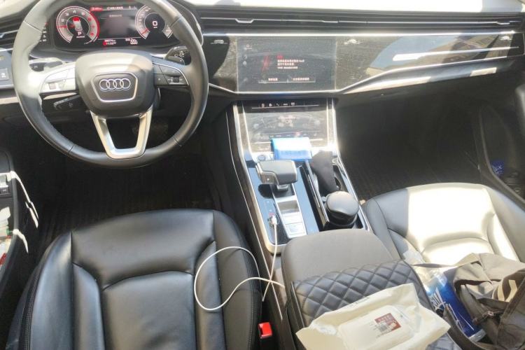 Used Audi Q8 2021 55 TFSI Luxury Dynamic Edition Center Console