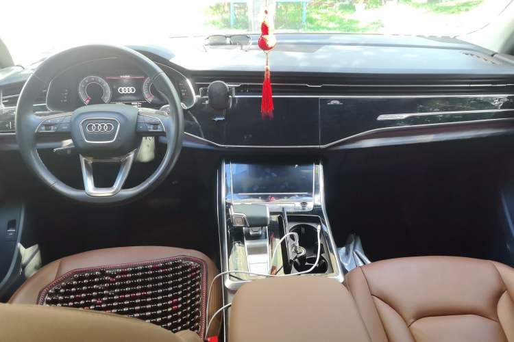 Used Audi Q8 2021 55 TFSI Luxury Dynamic Edition Center Console