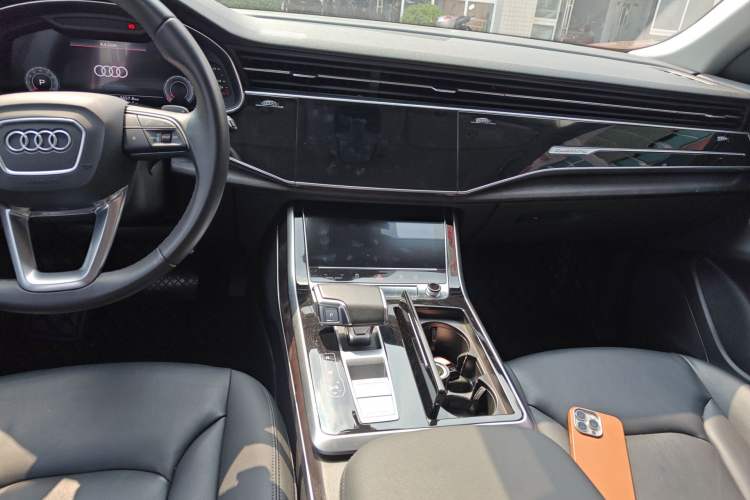 Used Audi Q8 2021 45 TFSI Luxury Prestige Edition Center Console