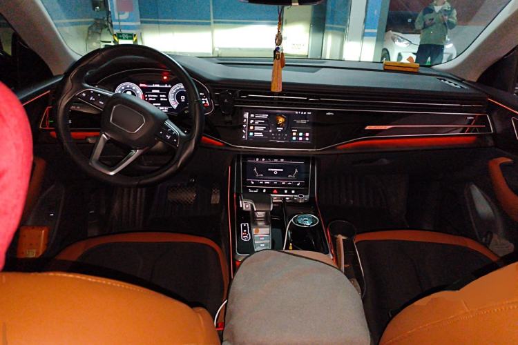 Used Audi Q8 2021 55 TFSI Luxury Dynamic Edition Center Console