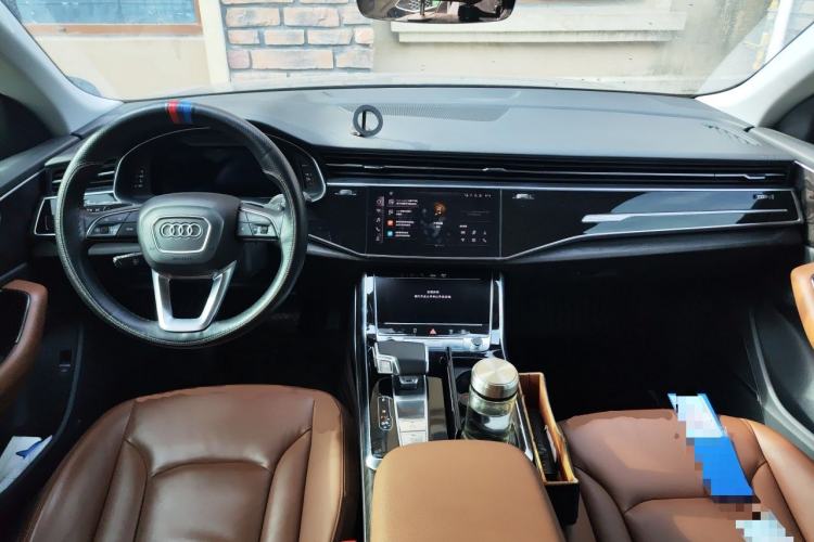 Used Audi Q8 2021 55 TFSI Luxury Dynamic Edition Center Console