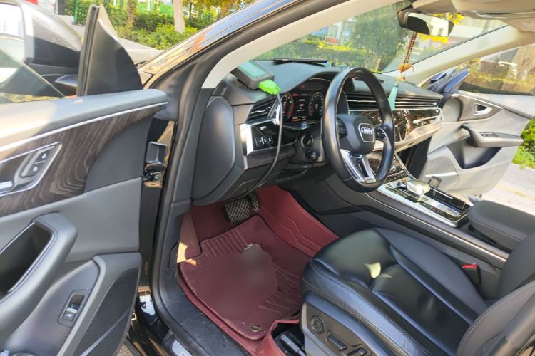 Used Audi Q8 2021 55 TFSI Luxury Dynamic Edition Driver Seat