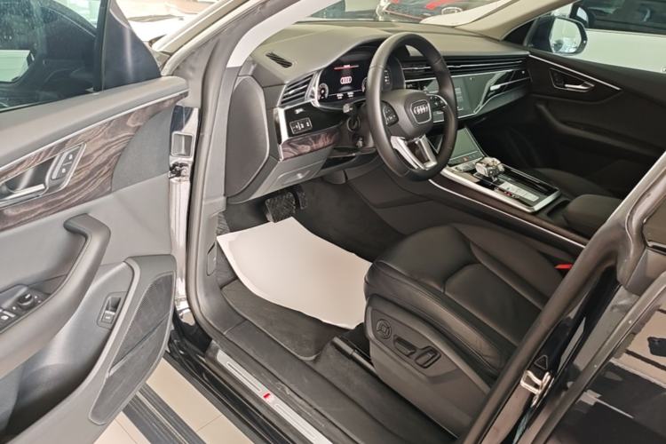 Used Audi Q8 2021 55 TFSI Luxury Dynamic Edition Driver Seat