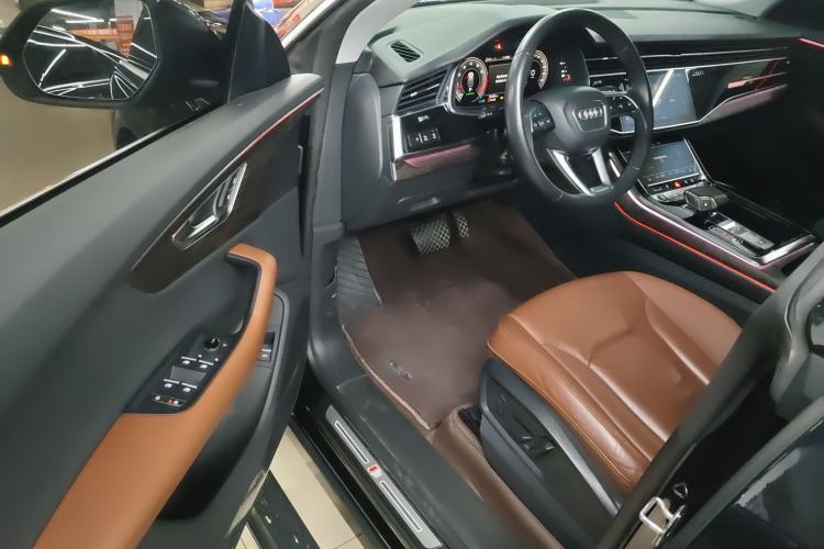 Used Audi Q8 2021 55 TFSI Luxury Dynamic Edition Driver Seat