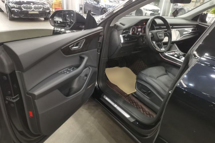 Used Audi Q8 2021 55 TFSI Luxury Dynamic Edition Driver Seat