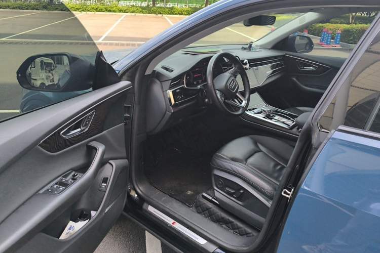 Used Audi Q8 2021 55 TFSI Luxury Dynamic Edition Driver Seat