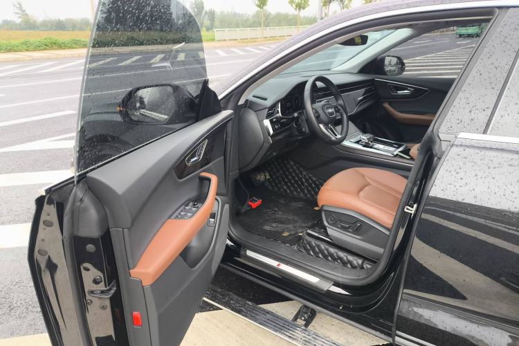 Used Audi Q8 2021 55 TFSI Luxury Dynamic Edition Driver Seat