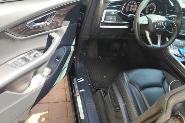 Used Audi Q8 2021 55 TFSI Luxury Dynamic Edition Driver Seat