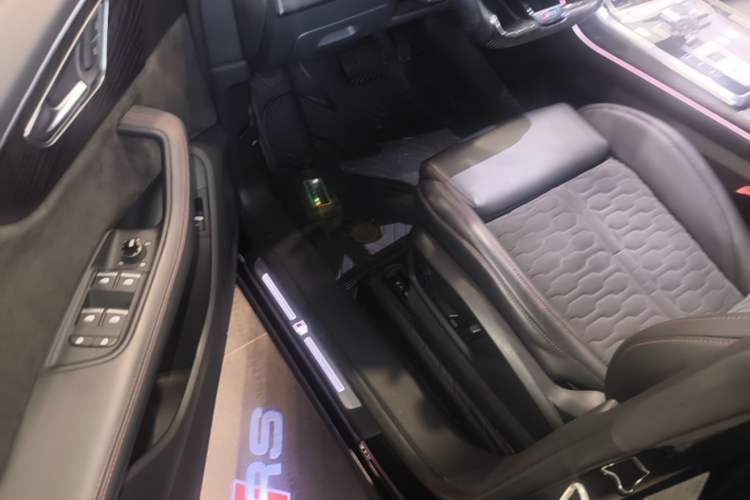 Used Audi Q8 2021 55 TFSI Luxury Dynamic Edition Driver Seat