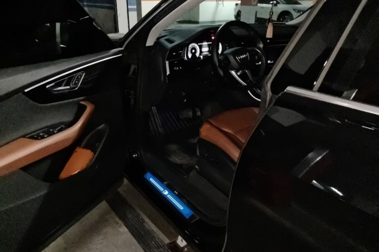 Used Audi Q8 2021 55 TFSI Luxury Dynamic Edition Driver Seat