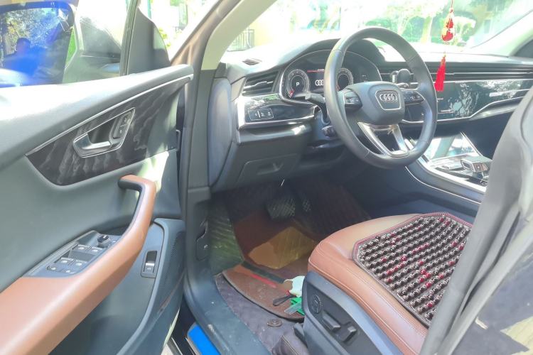 Used Audi Q8 2021 55 TFSI Luxury Dynamic Edition Driver Seat