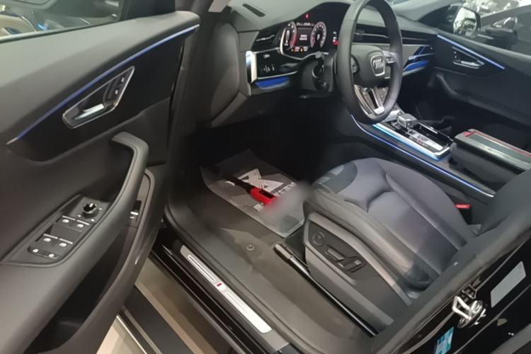 Used Audi Q8 2021 55 TFSI Luxury Dynamic Edition Driver Seat