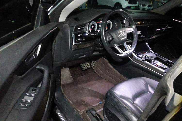 Used Audi Q8 2021 55 TFSI Luxury Dynamic Edition Driver Seat