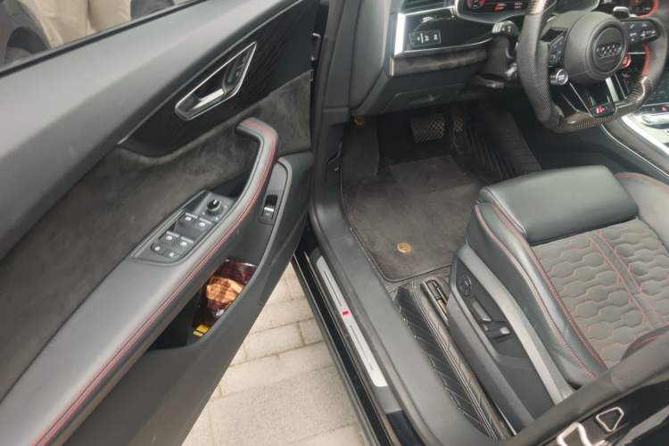Used Audi Q8 2021 55 TFSI Luxury Dynamic Edition Driver Seat