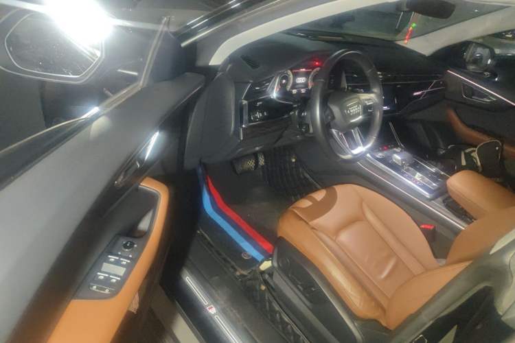 Used Audi Q8 2021 55 TFSI Luxury Dynamic Edition Driver Seat