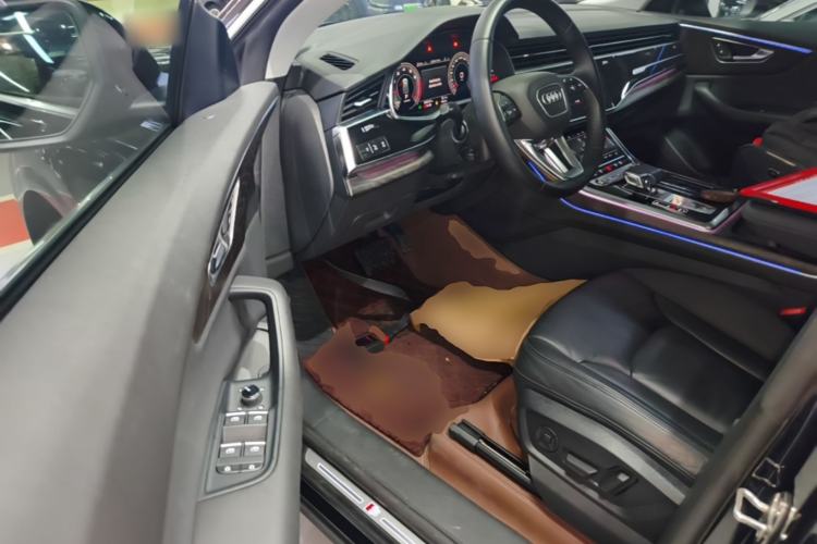 Used Audi Q8 2021 55 TFSI Luxury Dynamic Edition Driver Seat