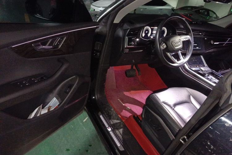 Used Audi Q8 2021 55 TFSI Luxury Dynamic Edition Driver Seat