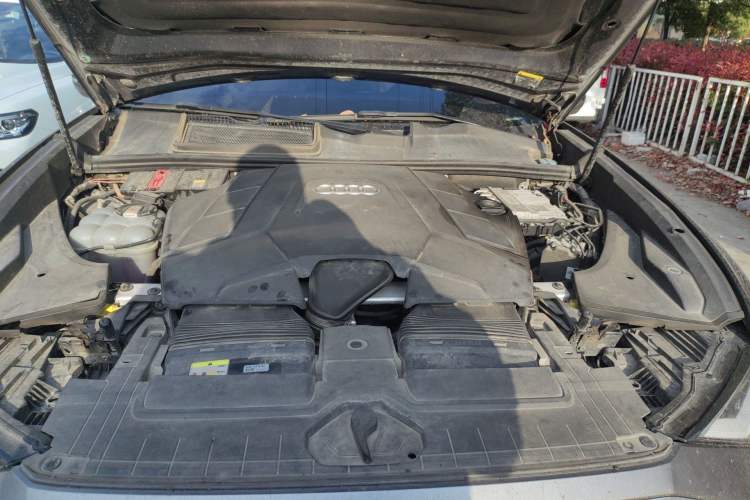 Used Audi Q8 2021 55 TFSI Luxury Dynamic Edition Engine Bay