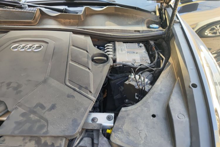 Used Audi Q8 2021 55 TFSI Luxury Dynamic Edition Engine Bay Left