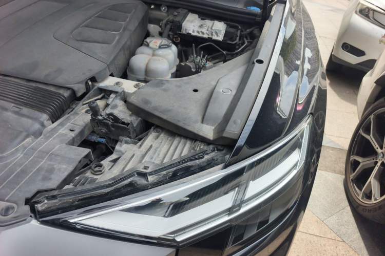 Used Audi Q8 2021 45 TFSI Prestige Dynamic Edition Engine Bay Left