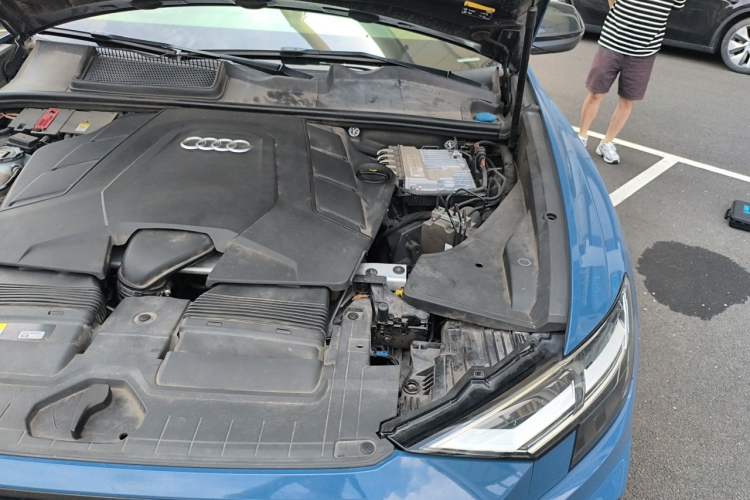 Used Audi Q8 2021 55 TFSI Luxury Dynamic Edition Engine Bay Left