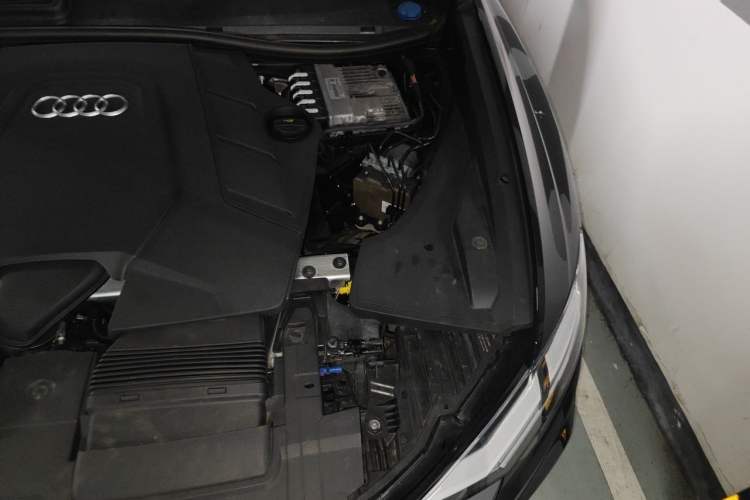 Used Audi Q8 2021 55 TFSI Luxury Dynamic Edition Engine Bay Left