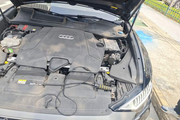 Used Audi Q8 2021 55 TFSI Prestige Dynamic Edition Engine Bay Left