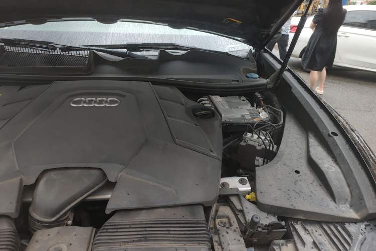 Used Audi Q8 2021 55 TFSI Luxury Dynamic Edition Engine Bay Left