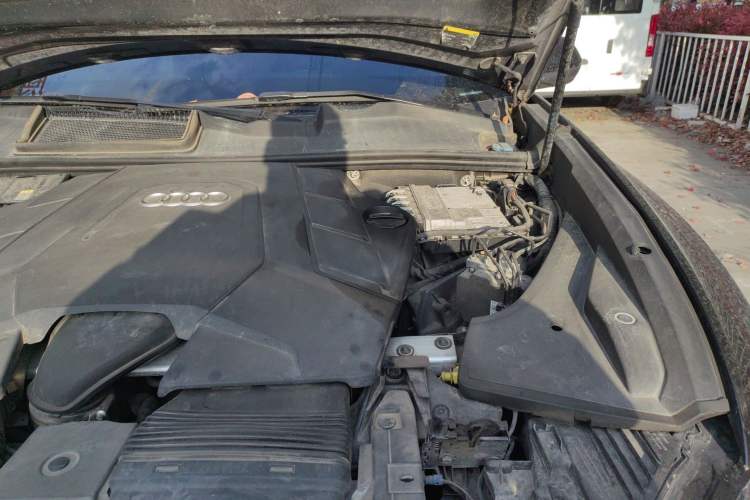 Used Audi Q8 2021 55 TFSI Luxury Dynamic Edition Engine Bay Left
