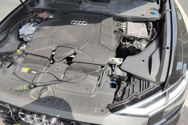 Used Audi Q8 2021 55 TFSI Luxury Dynamic Edition Engine Bay Left