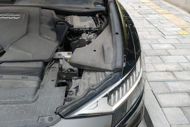 Used Audi Q8 2021 55 TFSI Prestige Dynamic Edition Engine Bay Left