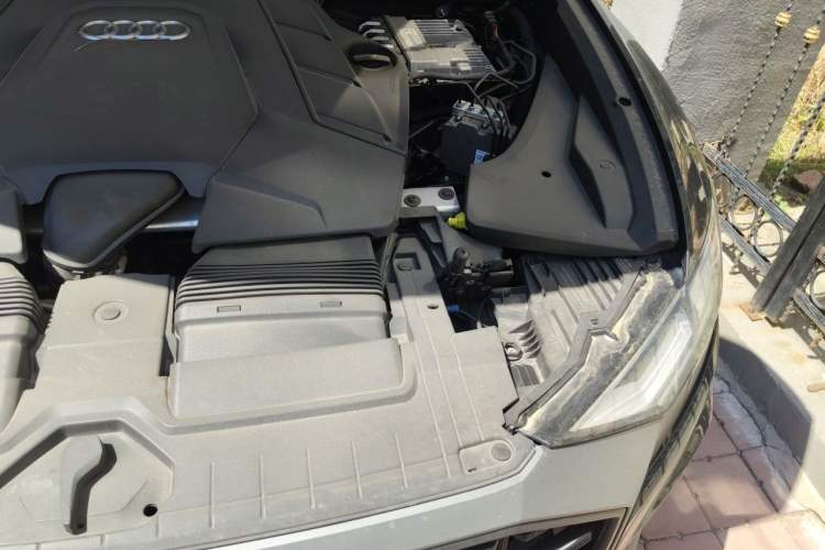 Used Audi Q8 2021 55 TFSI Luxury Dynamic Edition Engine Bay Left