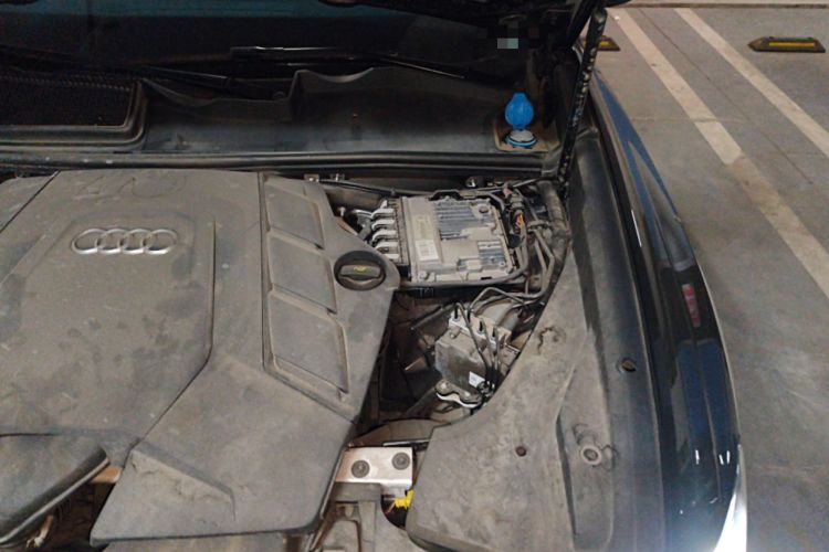 Used Audi Q8 2021 55 TFSI Luxury Dynamic Edition Engine Bay Left