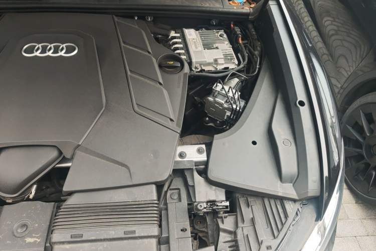 Used Audi Q8 2021 55 TFSI Luxury Dynamic Edition Engine Bay Left