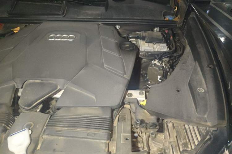 Used Audi Q8 2021 55 TFSI Luxury Dynamic Edition Engine Bay Left
