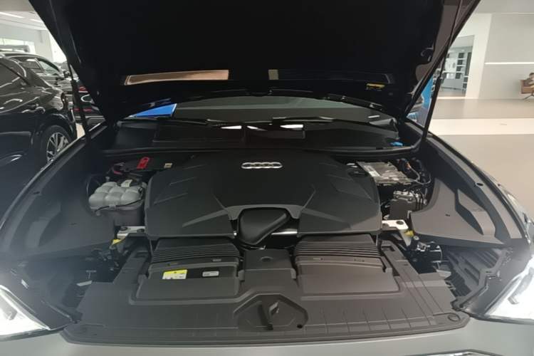 Used Audi Q8 2021 55 TFSI Luxury Dynamic Edition Engine Bay