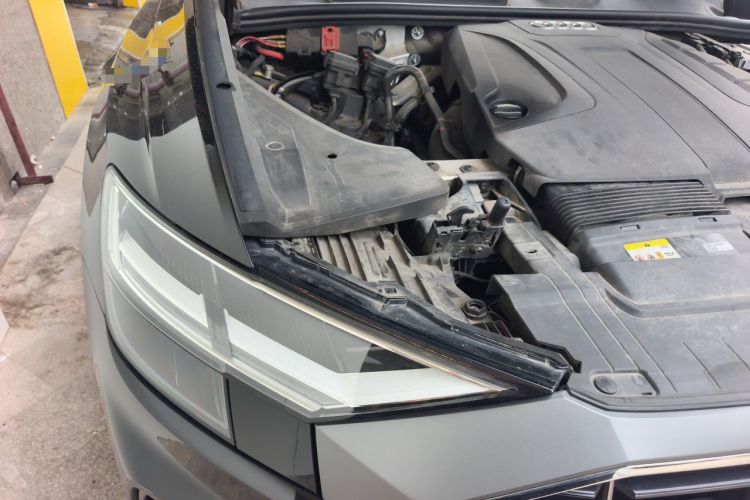 Used Audi Q8 2021 45 TFSI Prestige Dynamic Edition Engine Bay Right