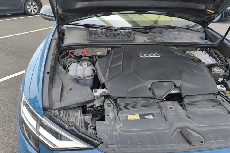 Used Audi Q8 2021 55 TFSI Luxury Dynamic Edition Engine Bay Right
