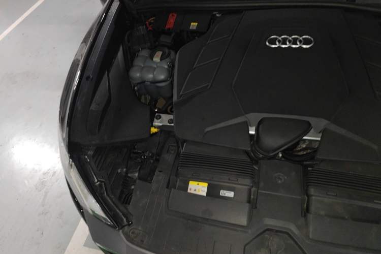 Used Audi Q8 2021 55 TFSI Luxury Dynamic Edition Engine Bay Right