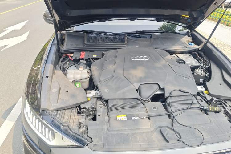 Used Audi Q8 2021 55 TFSI Prestige Dynamic Edition Engine Bay Right