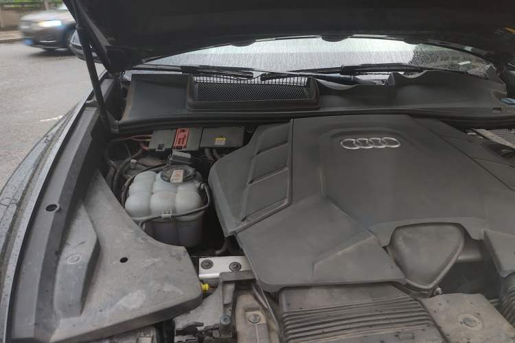 Used Audi Q8 2021 55 TFSI Luxury Dynamic Edition Engine Bay Right