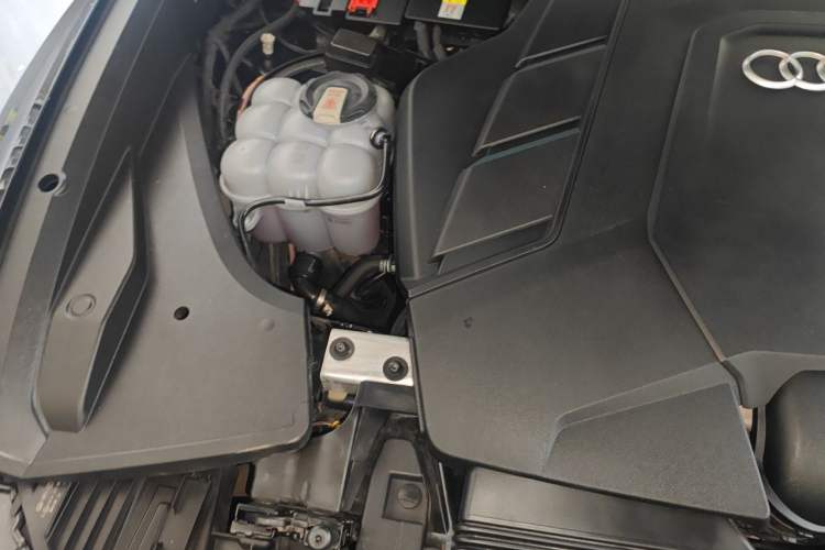 Used Audi Q8 2021 55 TFSI Prestige Dynamic Edition Engine Bay Right