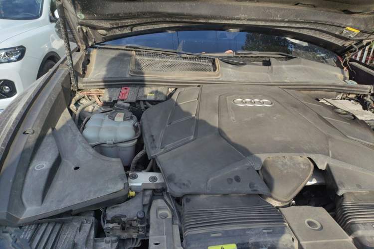 Used Audi Q8 2021 55 TFSI Luxury Dynamic Edition Engine Bay Right