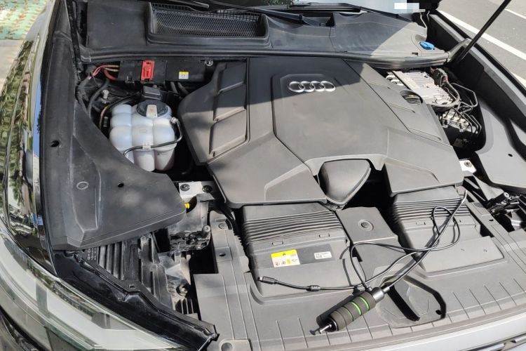 Used Audi Q8 2021 55 TFSI Luxury Dynamic Edition Engine Bay Right