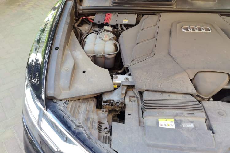 Used Audi Q8 2021 55 TFSI Luxury Dynamic Edition Engine Bay Right