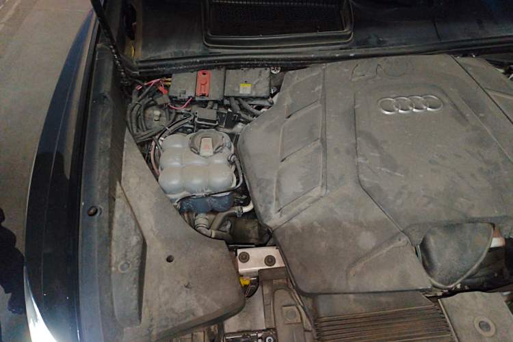 Used Audi Q8 2021 55 TFSI Luxury Dynamic Edition Engine Bay Right