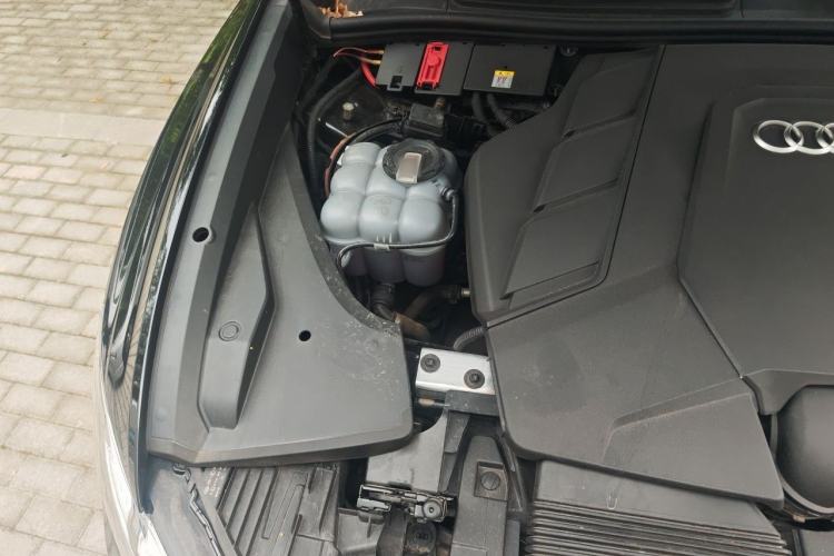 Used Audi Q8 2021 55 TFSI Luxury Dynamic Edition Engine Bay Right