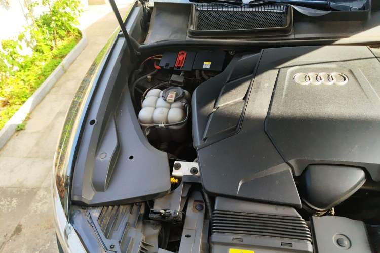 Used Audi Q8 2021 55 TFSI Luxury Dynamic Edition Engine Bay Right